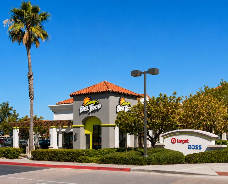 121 W Ventura Blvd, Camarillo, CA à vendre - Photo de l’immeuble – Image 2 sur 7