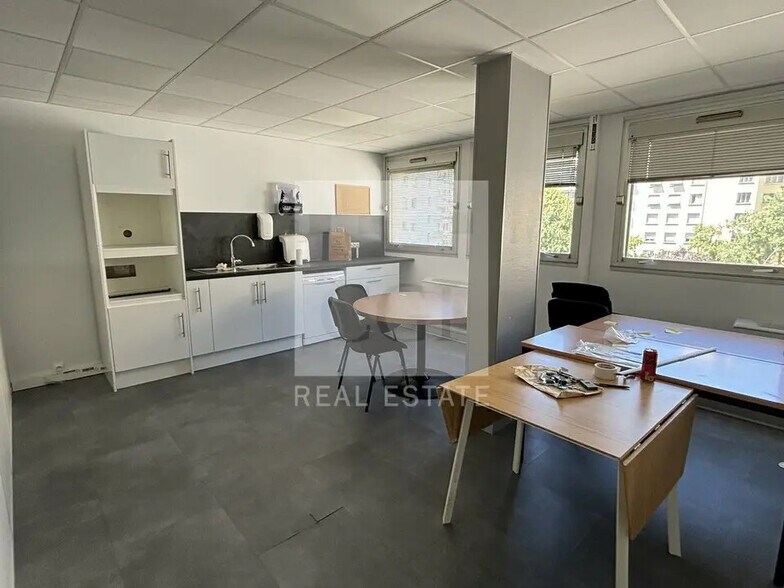 Bureau dans Lyon à louer - Photo de l’immeuble – Image 2 sur 10