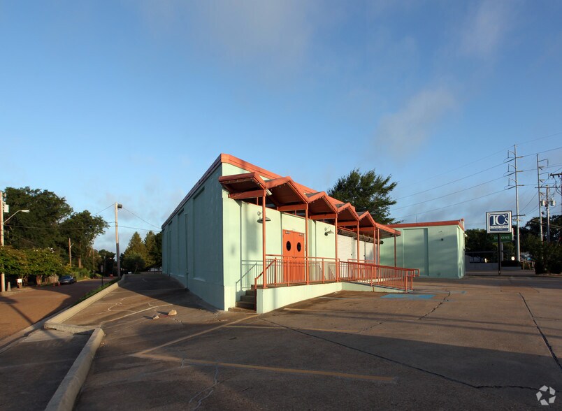 2725 N State St, Jackson, MS à louer - Photo de l’immeuble – Image 2 sur 3