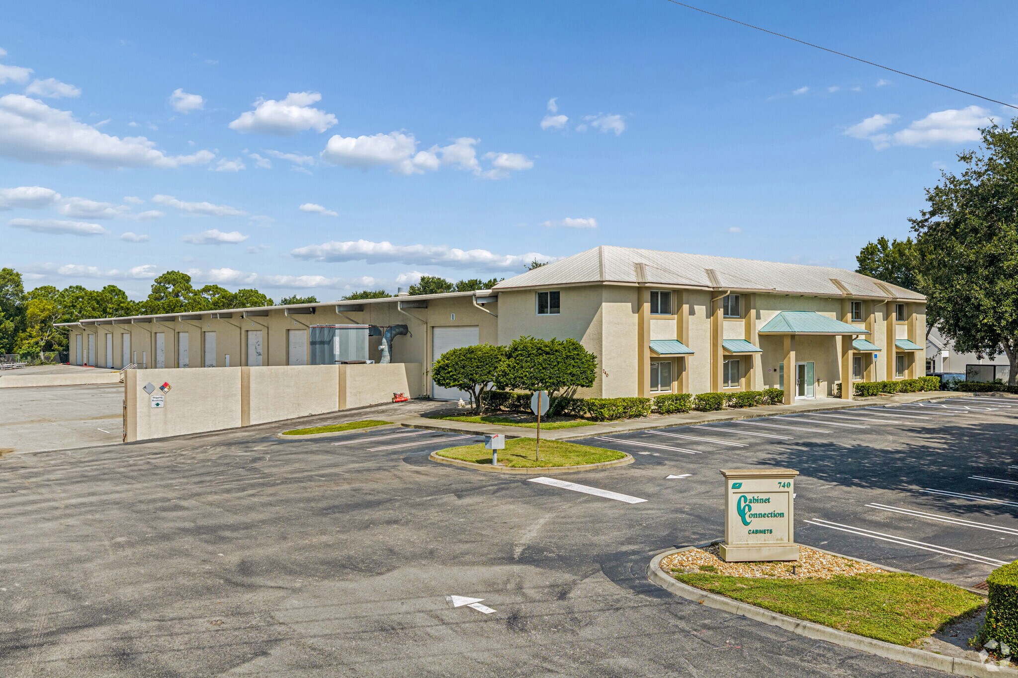 740 NW Enterprise Dr, Port Saint Lucie, FL à louer Photo de l’immeuble– Image 1 sur 36