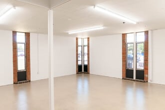 22005 Van Dyke Ave, Warren, MI à louer Photo intérieure– Image 2 sur 17