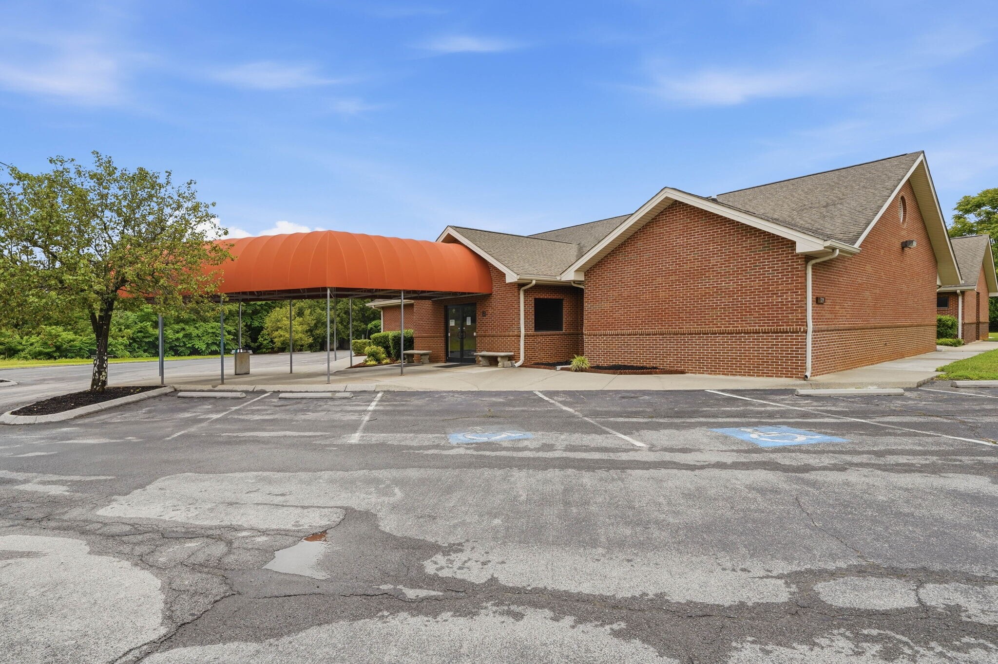 329 Wesley St, Johnson City, TN à vendre Photo de l’immeuble– Image 1 sur 68