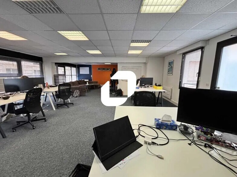 Bureau dans Bordeaux à louer - Photo de l’immeuble – Image 3 sur 6