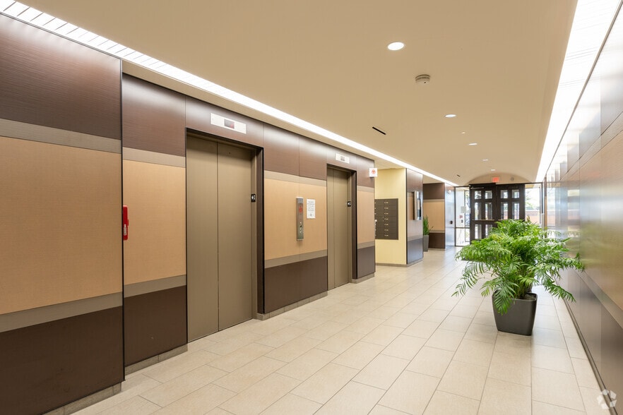 4800 Fashion Square Blvd, Saginaw, MI à louer - Hall d’entrée – Image 3 sur 5