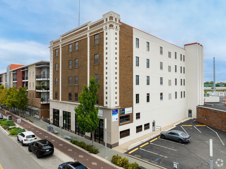 863 Massachusetts Ave, Indianapolis, IN à louer - Photo principale – Image 1 sur 11
