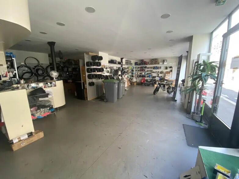 Local commercial dans Paris à louer - Photo de l’immeuble – Image 3 sur 5