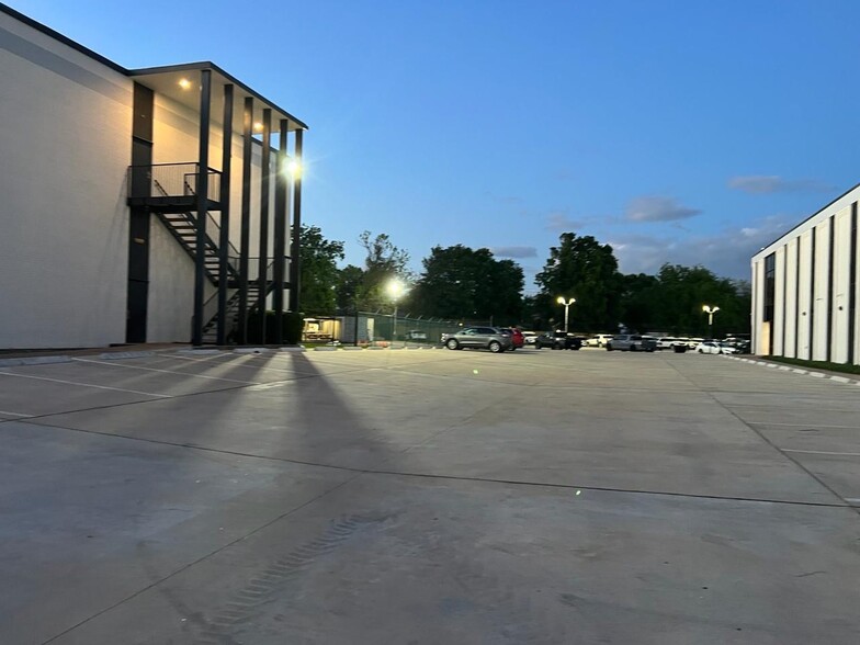 7135 Office City Dr, Houston, TX à louer - Photo de l’immeuble – Image 2 sur 13