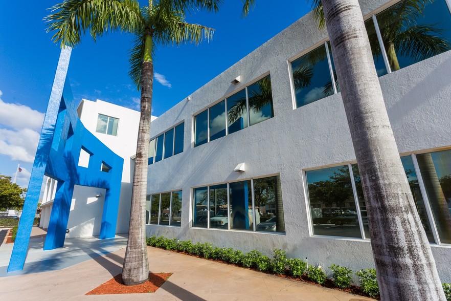 3521 W Broward Blvd, Fort Lauderdale, FL à louer - Photo de l’immeuble – Image 2 sur 4