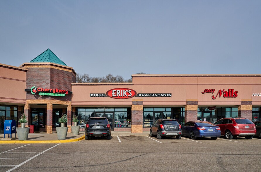905-955 E County Rd E, Vadnais Heights, MN à louer - Photo de l’immeuble – Image 2 sur 8