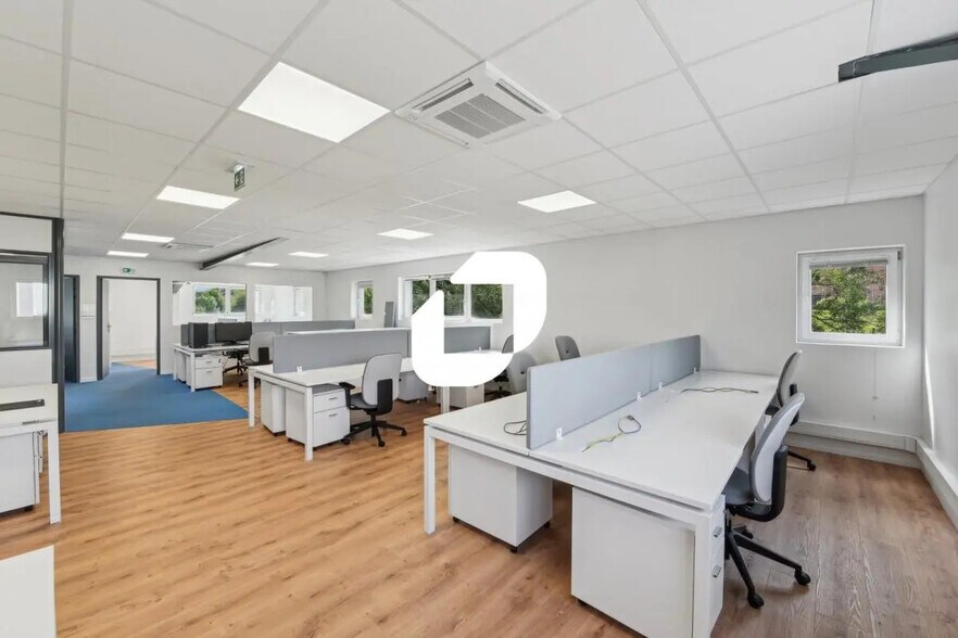 Bureau dans Voiron à louer - Photo de l’immeuble – Image 2 sur 13