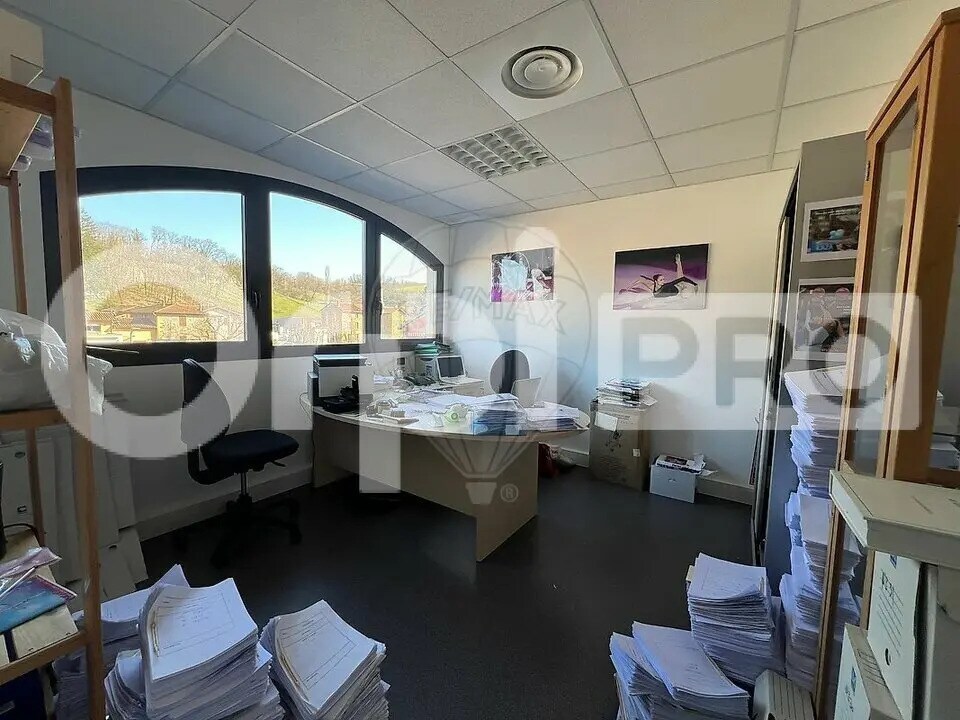 Bureau dans Légny à louer Photo intérieure– Image 1 sur 3