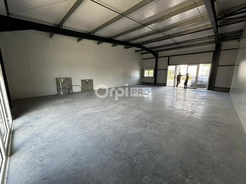 Local commercial dans Belz à louer - Photo de l’immeuble – Image 2 sur 4