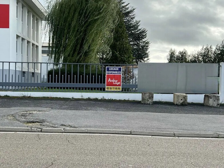 Local d’activités dans Saint-Martin-sur-le-Pré à louer - Photo de l’immeuble – Image 2 sur 5