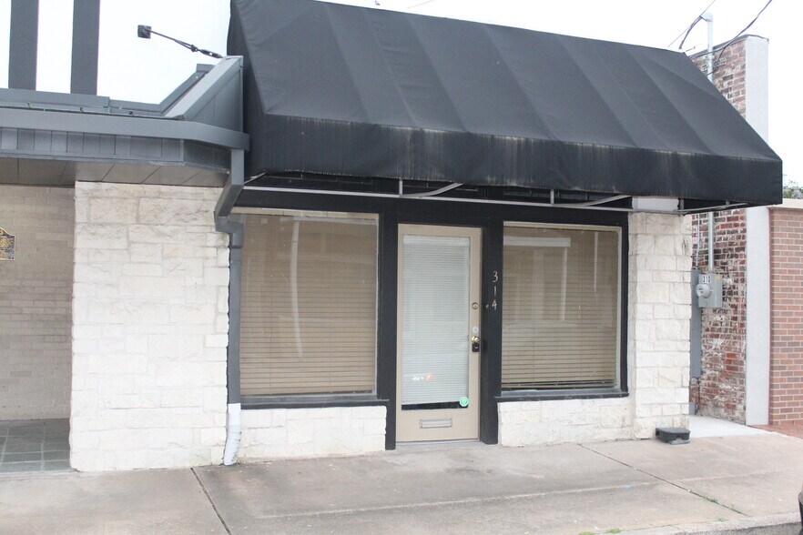 314 E Main St, Humble, TX à louer - Photo de l’immeuble – Image 2 sur 6