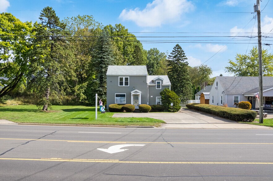 1850 Whipple Ave NW, Canton, OH à vendre - Photo de l’immeuble – Image 2 sur 37