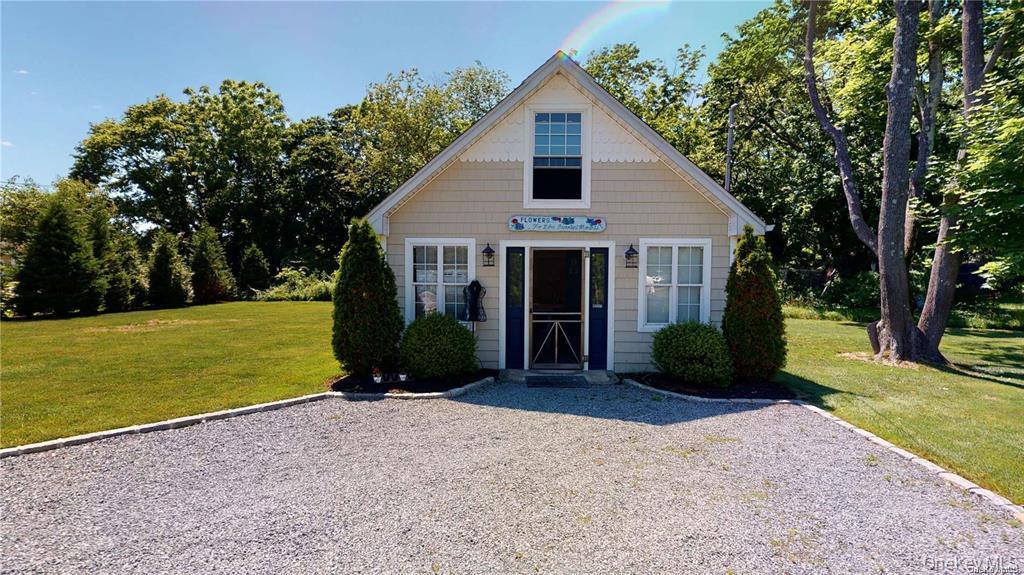 591 Main St, Center Moriches, NY à louer Photo de l’immeuble– Image 1 sur 24