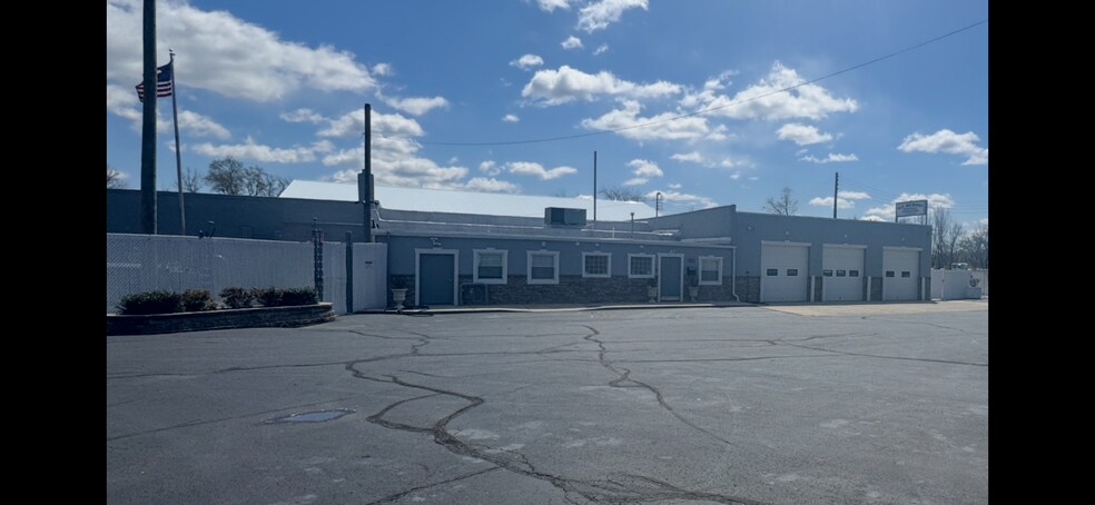 1626 S Commerce St, Paulsboro, NJ à louer - Photo de l’immeuble – Image 1 sur 5