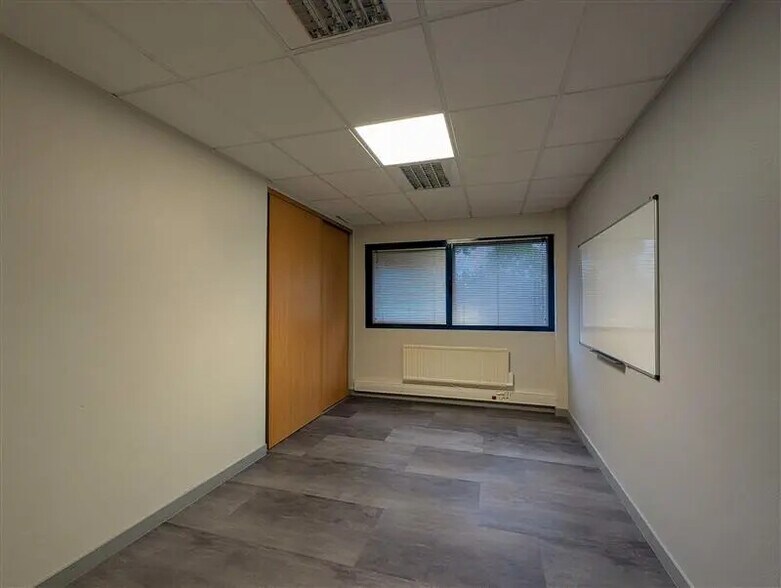 Bureau dans Taden à louer - Photo de l’immeuble – Image 2 sur 8