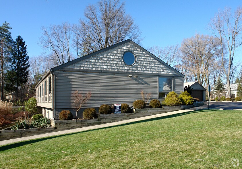 4589 Kenny Rd, Columbus, OH à louer - Photo de l’immeuble – Image 3 sur 9