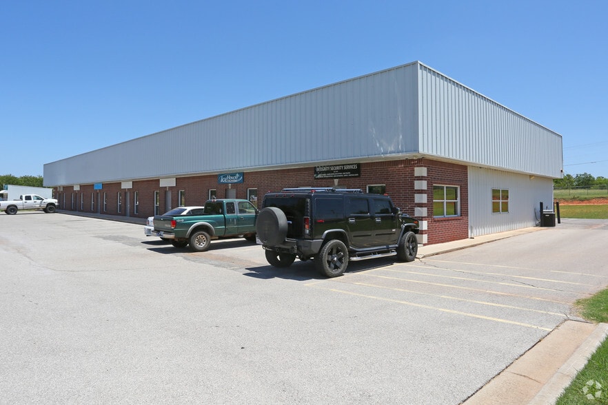 2350 S Midwest Blvd, Oklahoma City, OK à louer - Photo principale – Image 1 sur 25