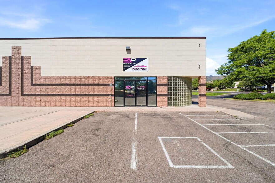 949 Elkton Dr, Colorado Springs, CO à louer - Photo de l’immeuble – Image 2 sur 44