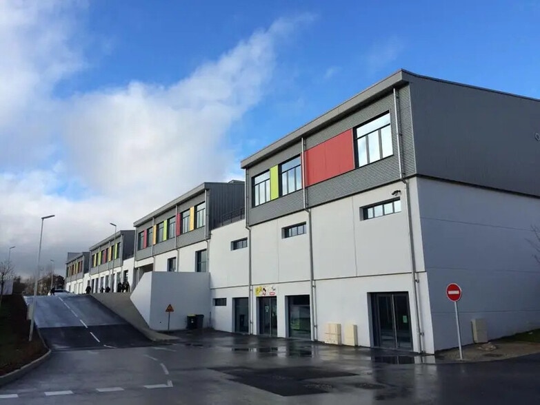 Local d'activités dans Besançon à vendre - Photo de l’immeuble – Image 2 sur 10