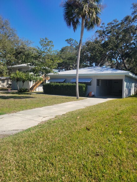 7-9 Magnolia Ave, Yankeetown, FL à vendre - Photo de l’immeuble – Image 1 sur 19