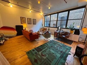 61 Greenpoint Ave, Brooklyn, NY à louer - Vidéo sur l’annonce professionnelle 