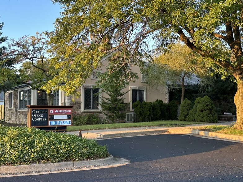 912 Coolidge Rd, East Lansing, MI à louer - Photo principale – Image 1 sur 52