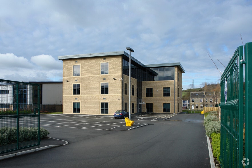 Premier Way, Elland à louer - Photo principale – Image 1 sur 13