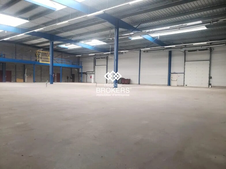 Industriel/Logistique dans Magny-en-Vexin à vendre - Photo de l’immeuble – Image 2 sur 4