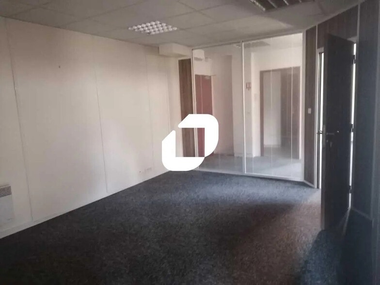Bureau dans Argenteuil à louer - Photo de l’immeuble – Image 3 sur 20