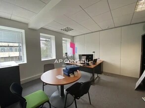 Bureau dans Montigny-le-Bretonneux à louer Photo intérieure– Image 1 sur 4