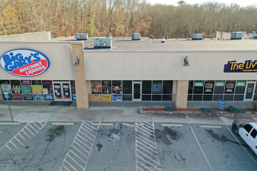 97 Providence Pike, Putnam, CT à louer - Photo de l’immeuble – Image 3 sur 7