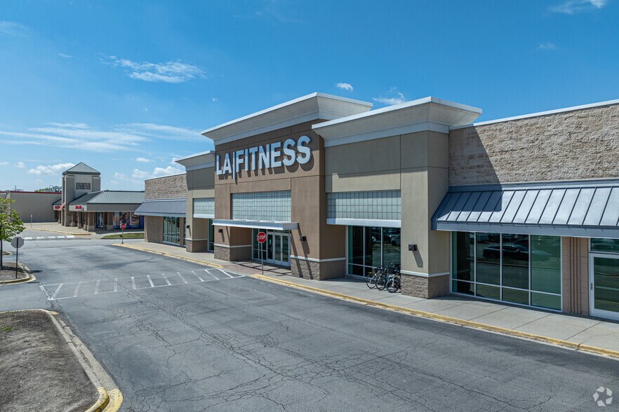 7650 Barrington Rd, Hanover Park, IL à vendre - Photo de l’immeuble – Image 2 sur 5