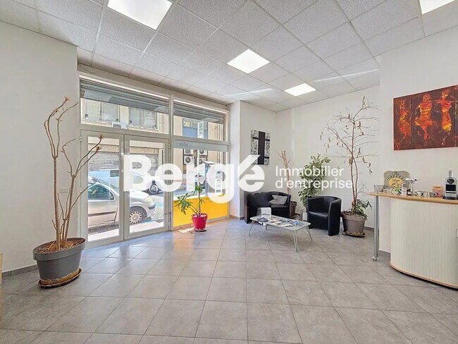 Plus de détails pour Local commercial à vendre