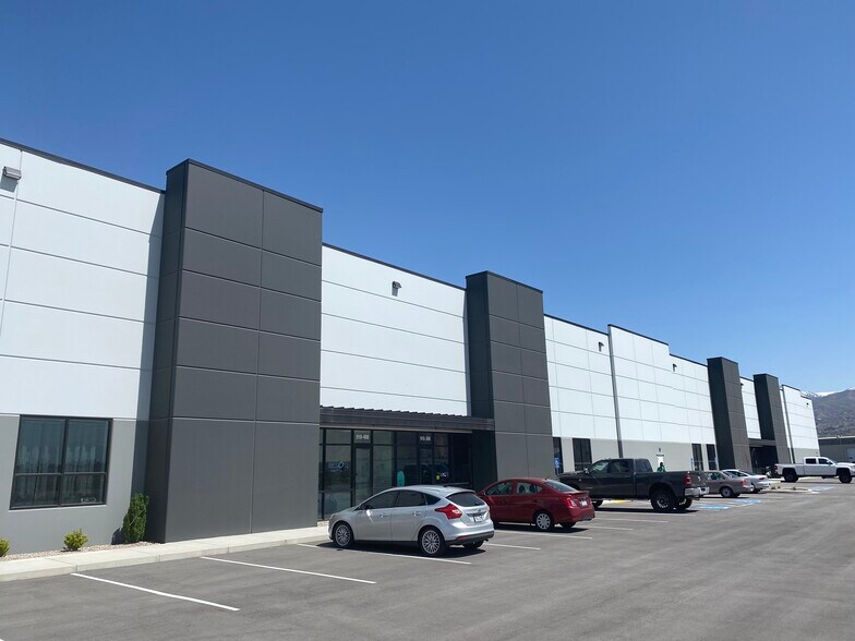 910 W Center St, North Salt Lake, UT à louer - Photo de l’immeuble – Image 3 sur 8