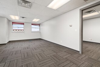 31 W Downer Pl, Aurora, IL à louer Photo intérieure– Image 2 sur 3