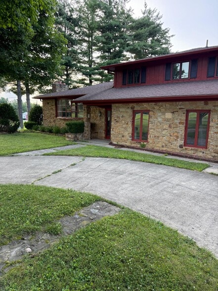 11502 E Thompson Rd, Indianapolis, IN à vendre - Photo principale – Image 1 sur 20