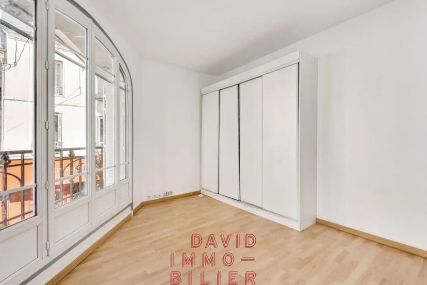 Bureau dans Saint-Denis à vendre - Photo de l’immeuble – Image 3 sur 9