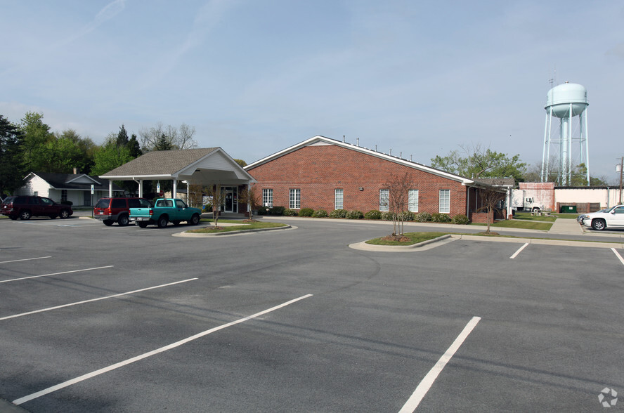 153 E Mclean St, Saint Pauls, NC à louer - Photo de l’immeuble – Image 1 sur 2