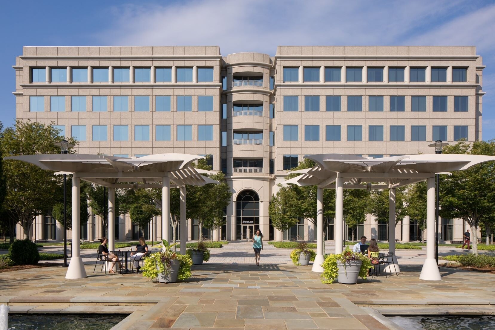 4141 Parklake Ave, Raleigh, NC à louer Photo principale– Image 1 sur 10