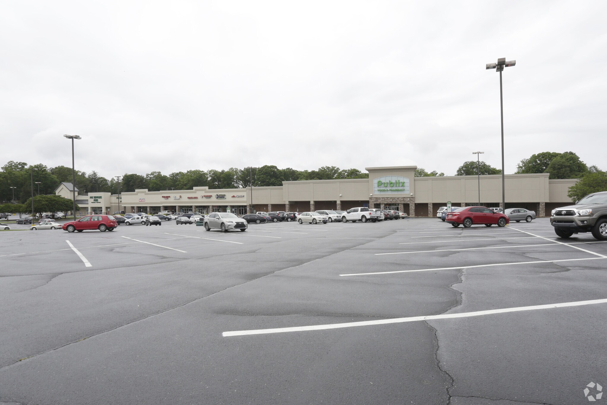 2801 Wade Hampton Blvd, Taylors, SC à louer Photo principale– Image 1 sur 6