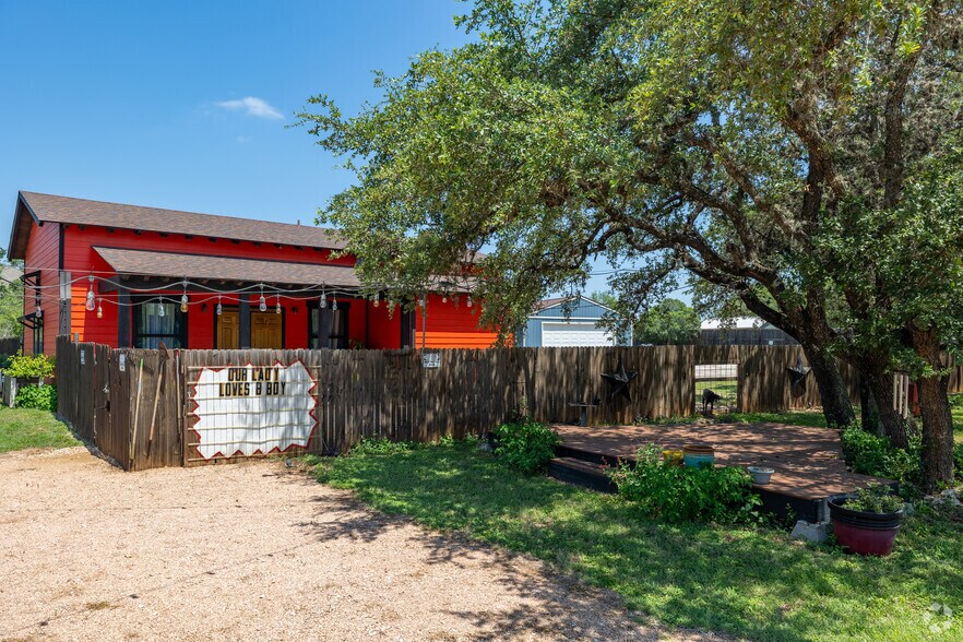 1720 Gruene Rd, New Braunfels, TX à vendre - Photo principale – Image 1 sur 9
