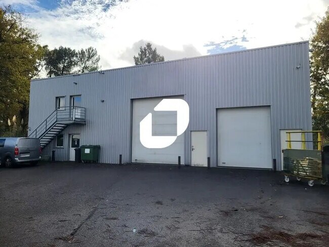 Plus de détails pour Bureau, Industriel/Logistique à louer