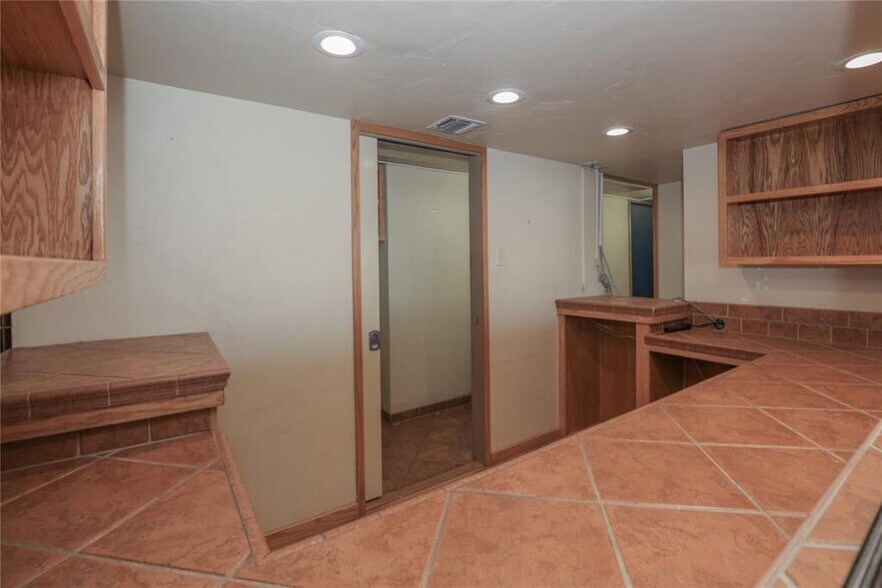 500 Park Pl, Mustang, OK à vendre - Photo intérieure – Image 3 sur 11