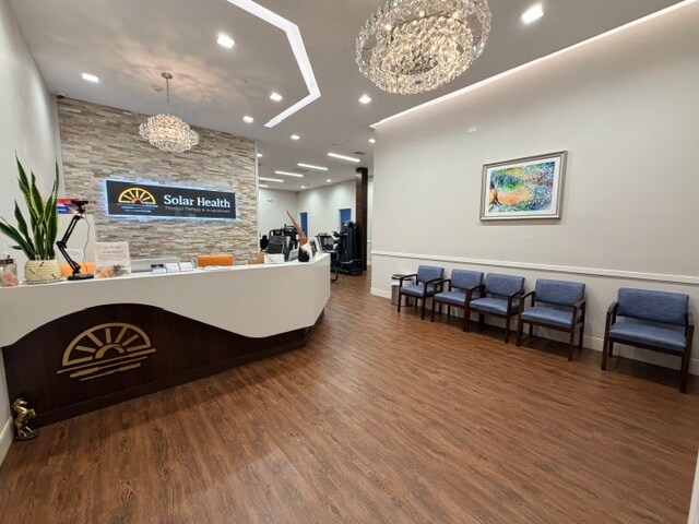 623 Stewart Ave, Garden City, NY à louer - Photo intérieure – Image 3 sur 10