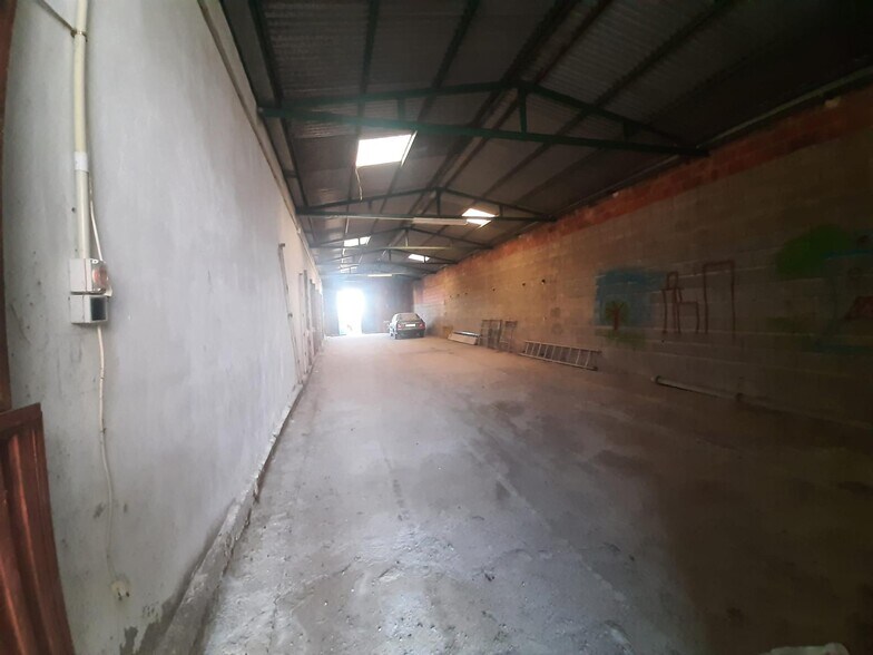 Industriel/Logistique dans Malpartida de Cáceres à vendre - Photo de l’immeuble – Image 2 sur 14
