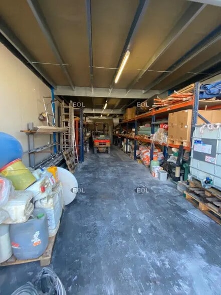 Local d’activités dans Gardanne à louer - Photo de l’immeuble – Image 1 sur 5