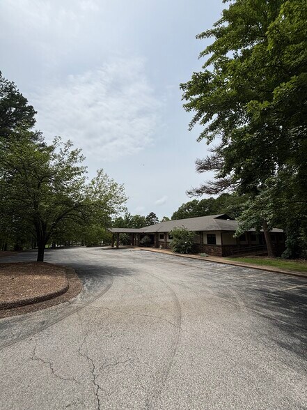 600 Memorial Dr, Bella Vista, AR à louer - Photo de l’immeuble – Image 2 sur 26